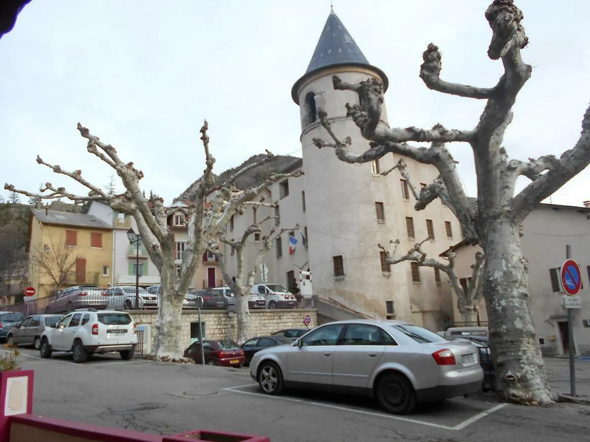 Le Moderne Veynes - Location D'Appartements A La Nuitee 3*,  France
